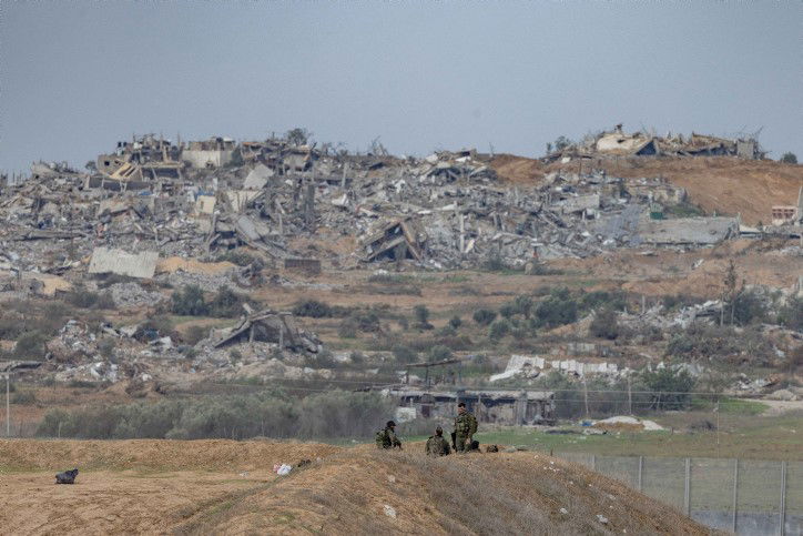 ההפצצות, המסוקים והארטילריה: תיעוד מגבול רצועת עזה