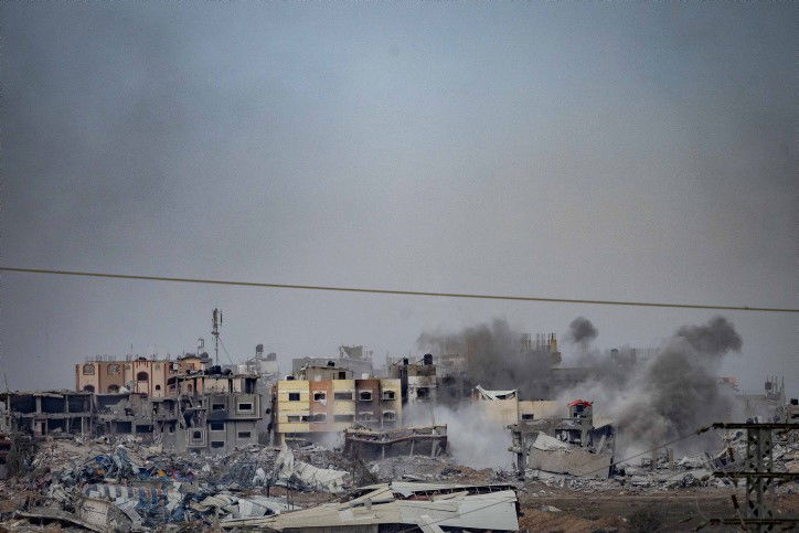 ההפצצות, המסוקים והארטילריה: תיעוד מגבול רצועת עזה