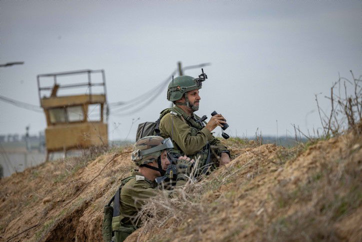 ההפצצות, המסוקים והארטילריה: תיעוד מגבול רצועת עזה