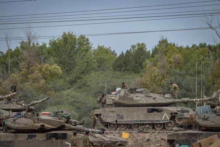 ההפצצות, המסוקים והארטילריה: תיעוד מגבול רצועת עזה