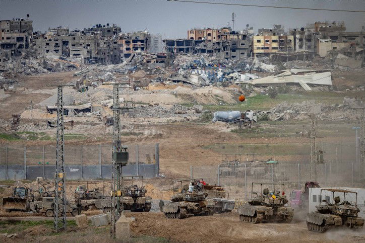 ההפצצות, המסוקים והארטילריה: תיעוד מגבול רצועת עזה