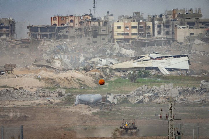 ההפצצות, המסוקים והארטילריה: תיעוד מגבול רצועת עזה