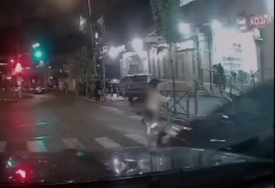 רגע לפני שהנער עף