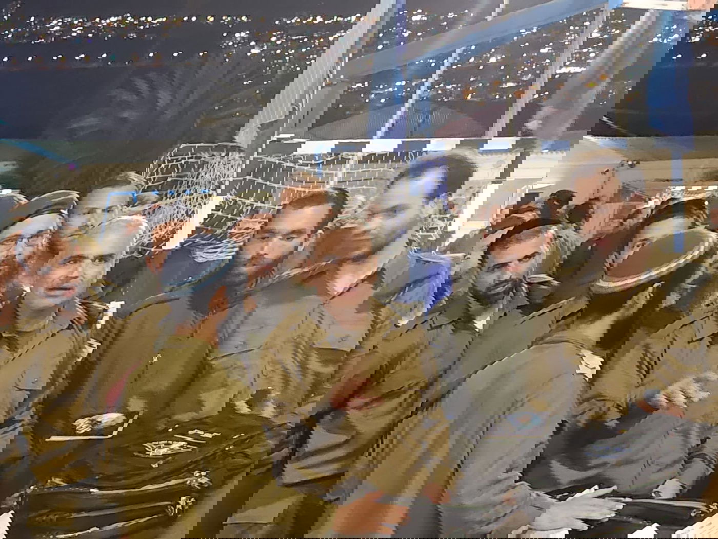 אפי שקדי וחיילים חרדים בשלב ב'