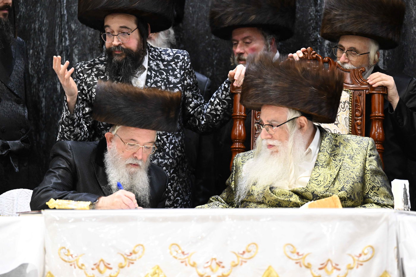 שמחת אירוסי נכדת האדמו"ר מצאנז | צפו בתיעוד