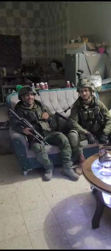 בלב חאן יונס: הפייטן שגויס למילואים מסלסל "מי שברך" | צפו