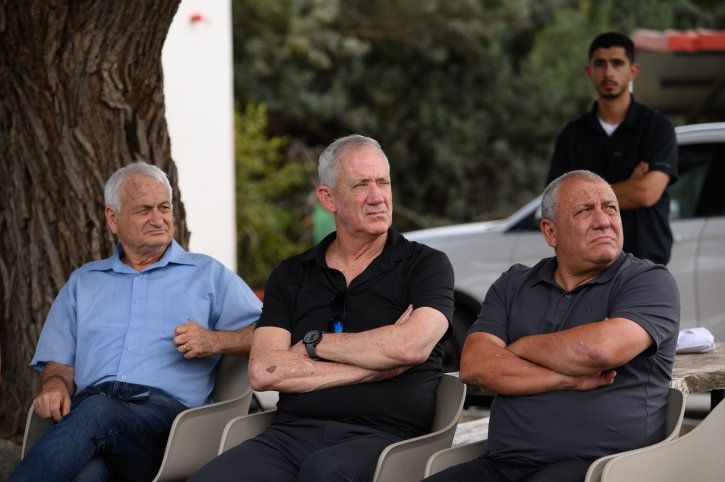 גנץ ואיזנקוט, תומכים בשחרור מיידי של החטופים