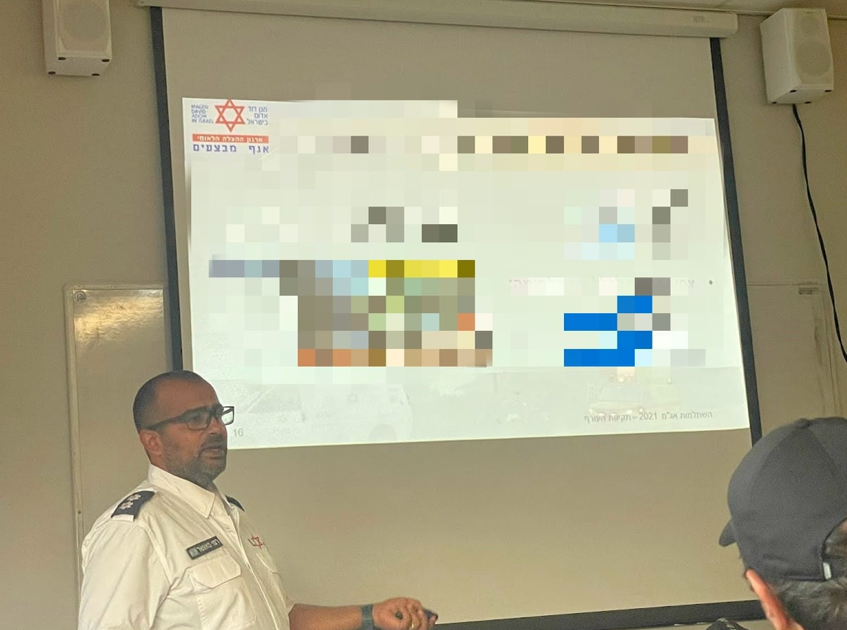קצת אופטימיות ליום סגריר. איש חביב בשם רמי מאושר מזכיר לנו למה כולנו צריכים להיות מאושרים