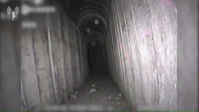 סביבת הפיר ותיעוד של פנים המנהרה שנמצאה במרחב בית החולים "רנתיסי"