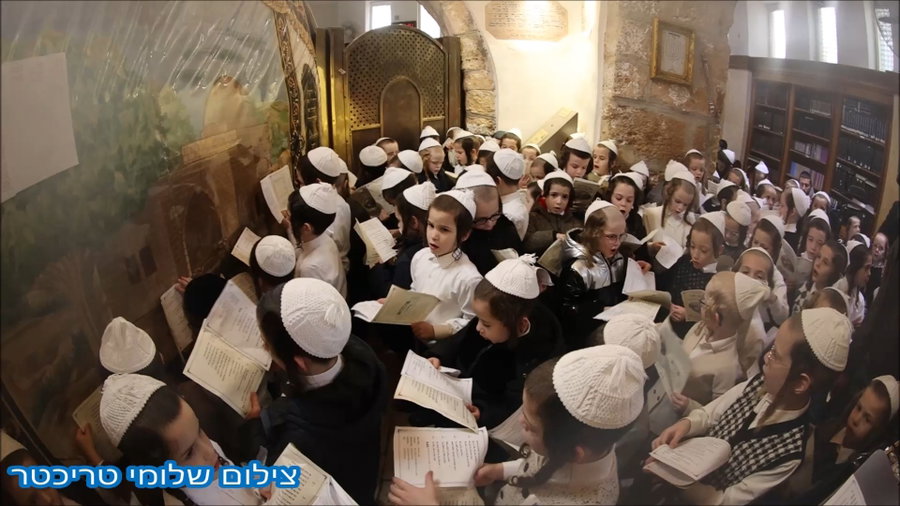 ילדי תולדות אהרן בקבר רחל