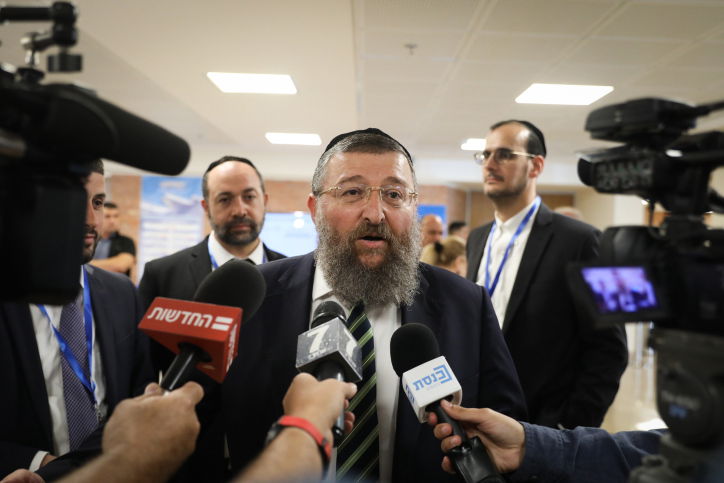 שר העבודה בן צור 