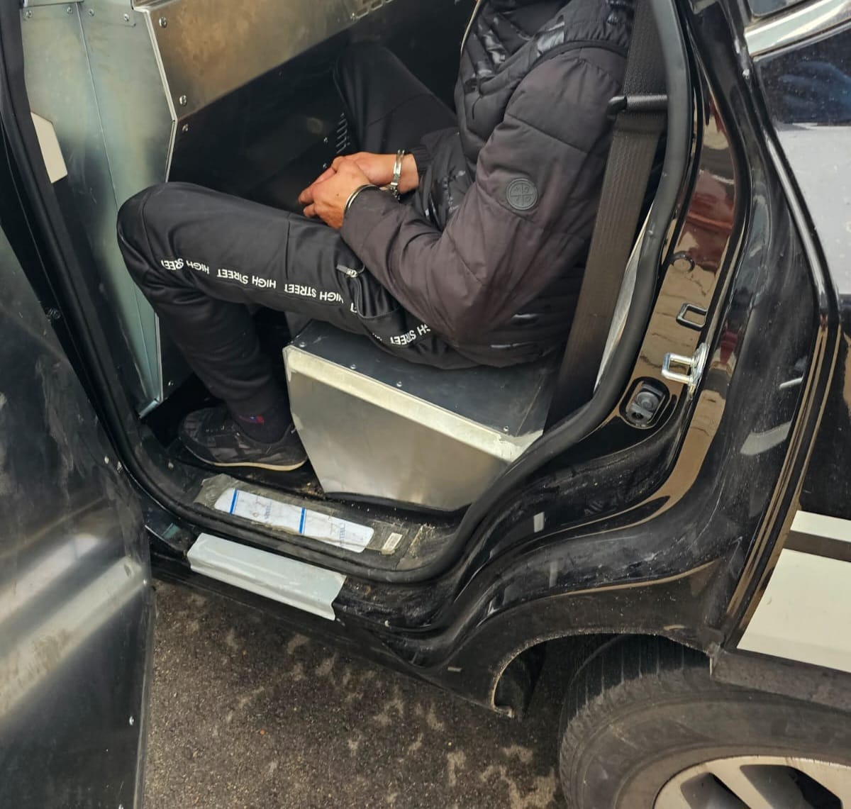 הציוד שנגנב והמעצרים