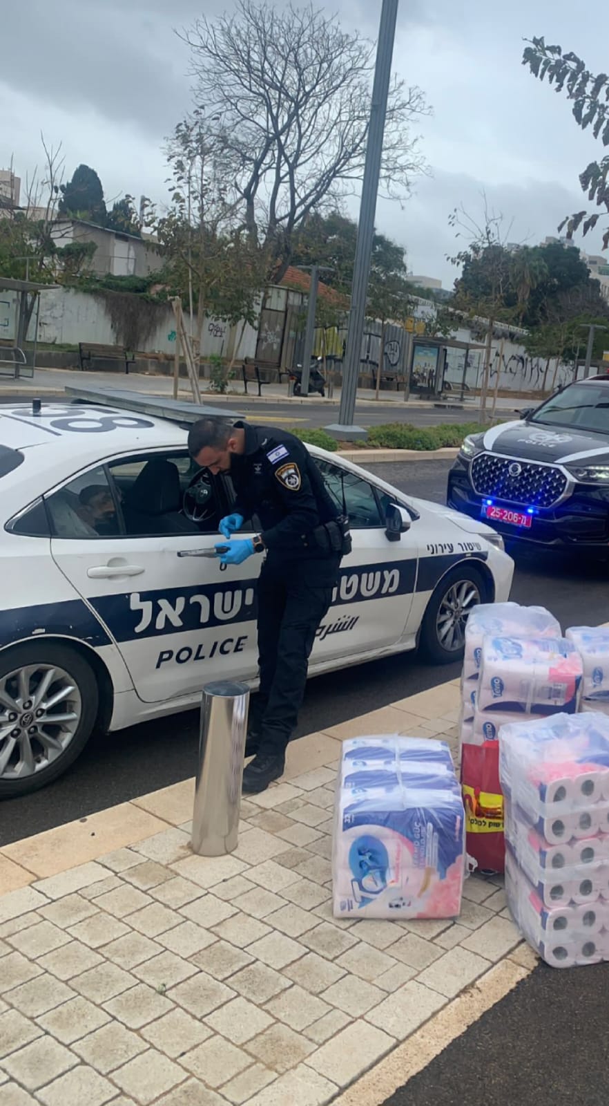 הציוד שנגנב והמעצרים