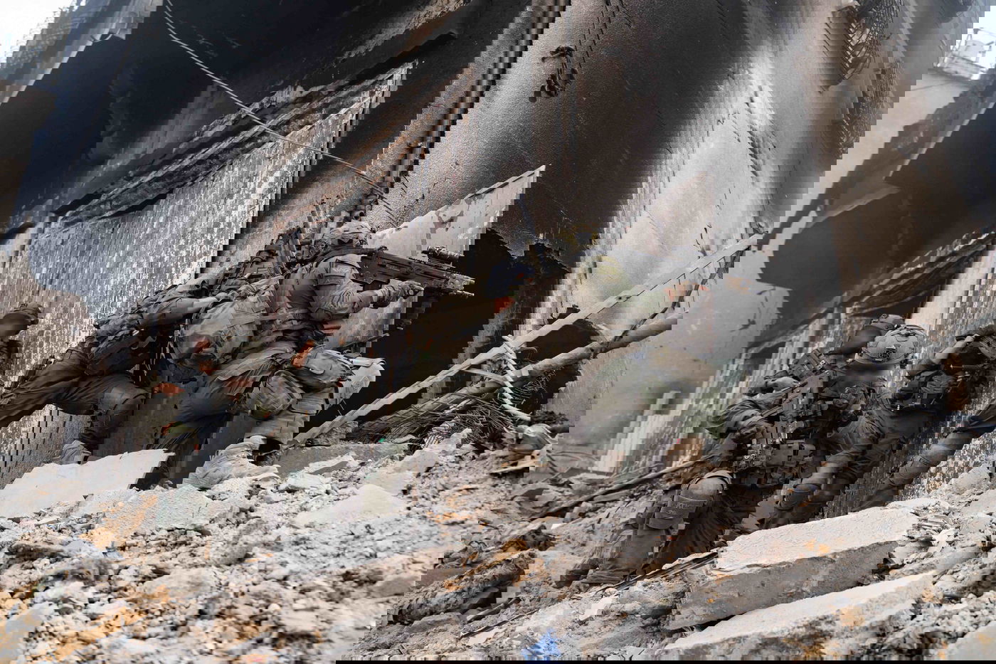 עוברים בית בית. חיילי צה"ל בעזה 