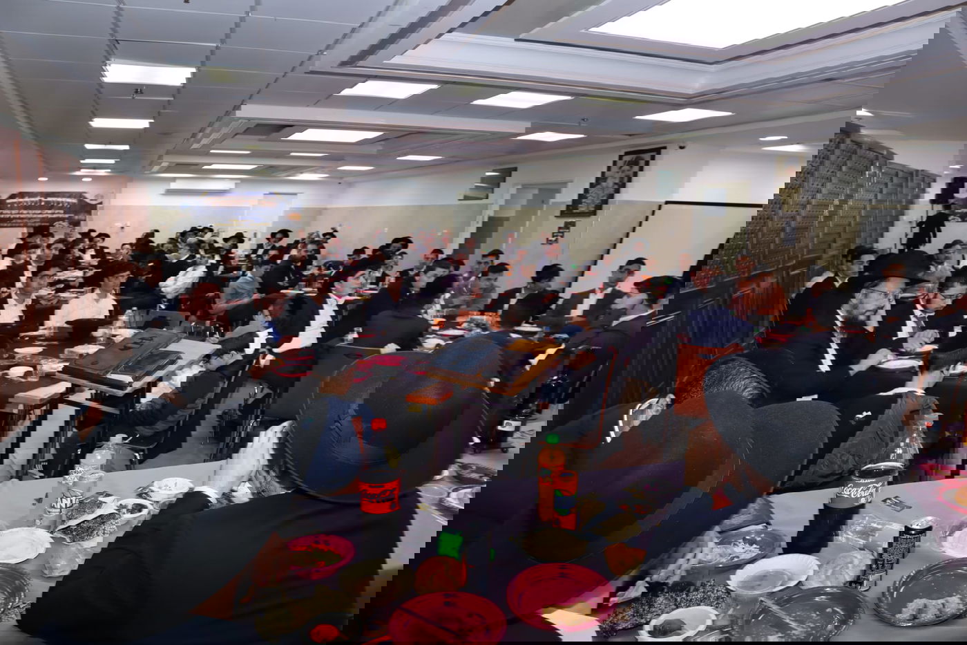 בטקס מיוחד: התלמידים העניקו תעודת הוקרה לראש הישיבה