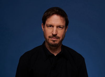 גדי פיינגולד לוקח אותנו למסע של עם ישראל בסינגל קליפ AI מרהיב במיוחד: "שם בליבי"