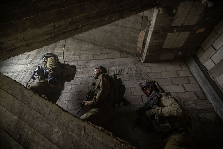 הצלם הצטרף לכוחות המתמרנים בצפון רצועת עזה - ותיעד