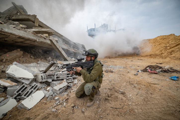 הצלם הצטרף לכוחות המתמרנים בצפון רצועת עזה - ותיעד