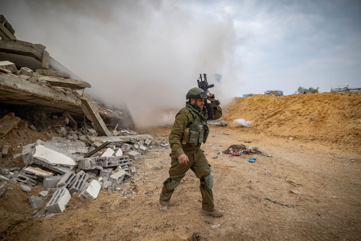 הצלם הצטרף לכוחות המתמרנים בצפון רצועת עזה - ותיעד