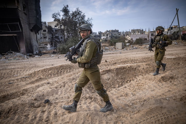 הצלם הצטרף לכוחות המתמרנים בצפון רצועת עזה - ותיעד