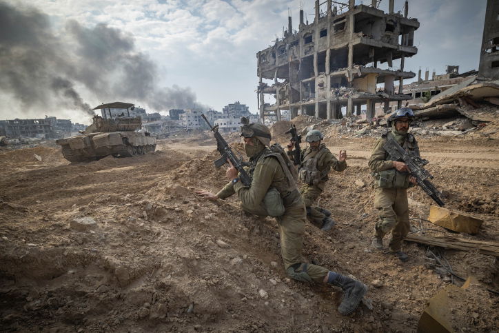 הצלם הצטרף לכוחות המתמרנים בצפון רצועת עזה - ותיעד