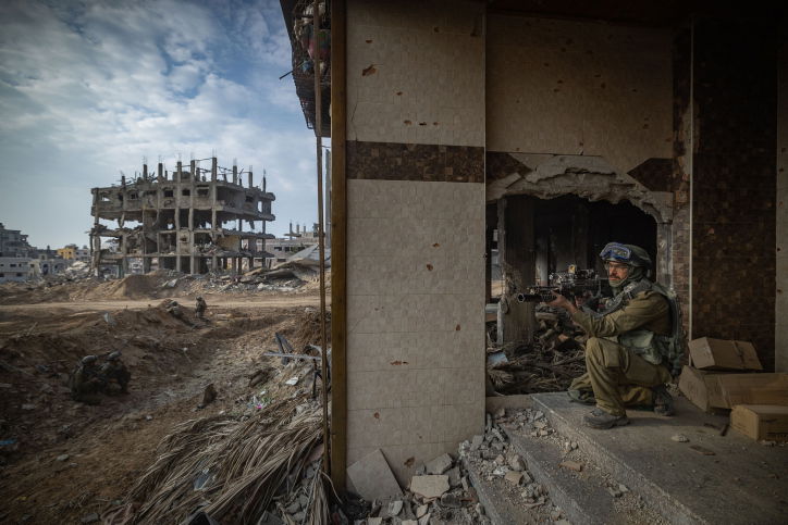 הצלם הצטרף לכוחות המתמרנים בצפון רצועת עזה - ותיעד