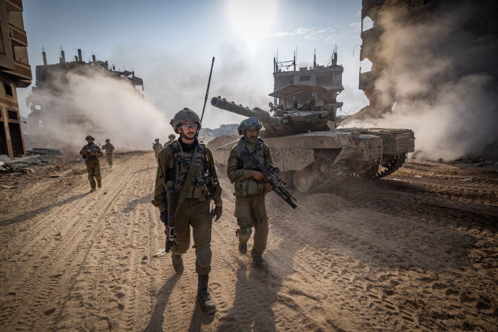 הצלם הצטרף לכוחות המתמרנים בצפון רצועת עזה - ותיעד