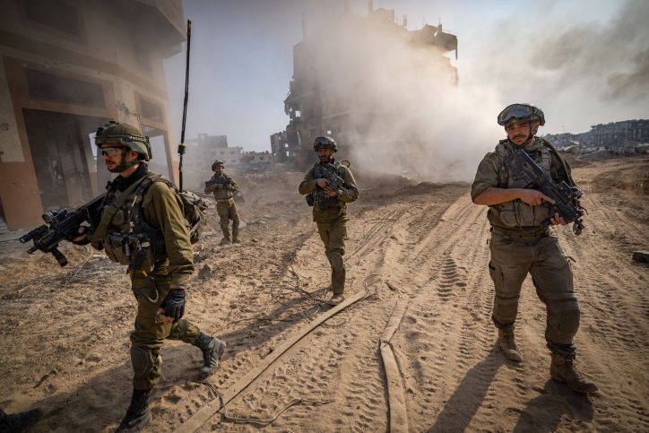 הצלם הצטרף לכוחות המתמרנים בצפון רצועת עזה - ותיעד