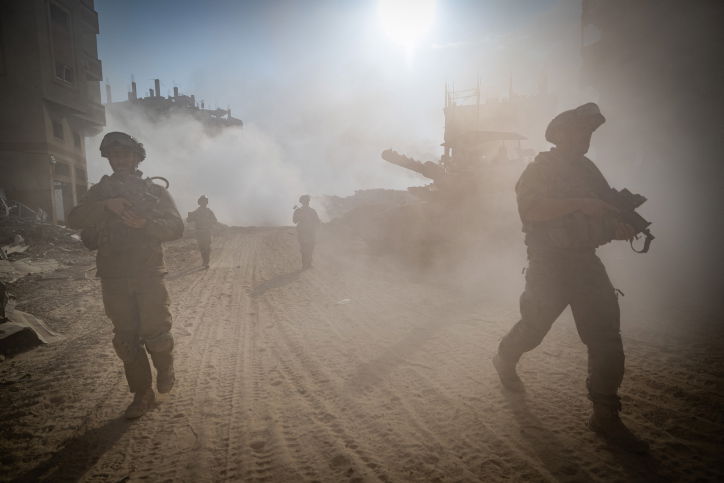 הצלם הצטרף לכוחות המתמרנים בצפון רצועת עזה - ותיעד