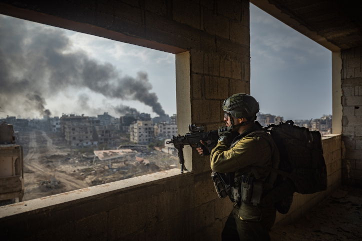 הצלם הצטרף לכוחות המתמרנים בצפון רצועת עזה - ותיעד