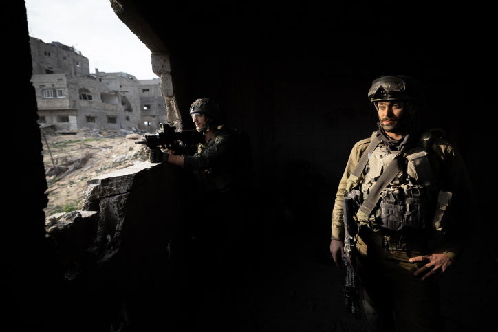 הצלם הצטרף לכוחות המתמרנים בצפון רצועת עזה - ותיעד