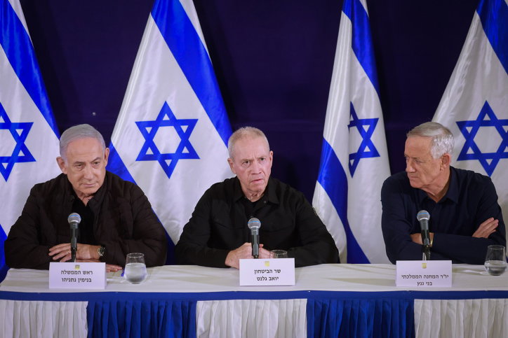 נתניהו, גלנט וגנץ במסיבת עיתונאים משותפת בעבר