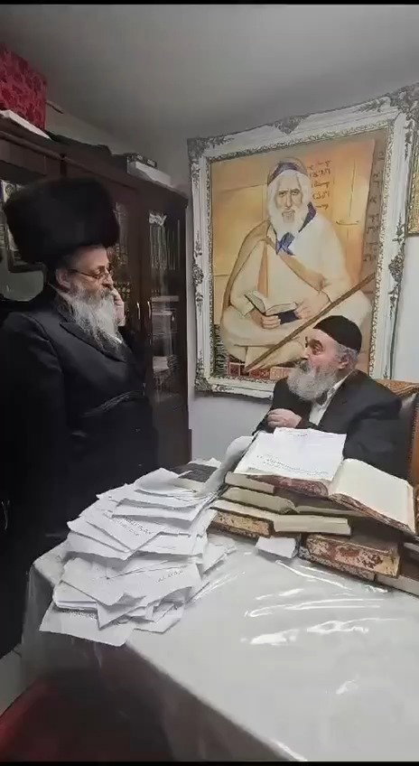 הנציג החסידי עם האדמו"ר 