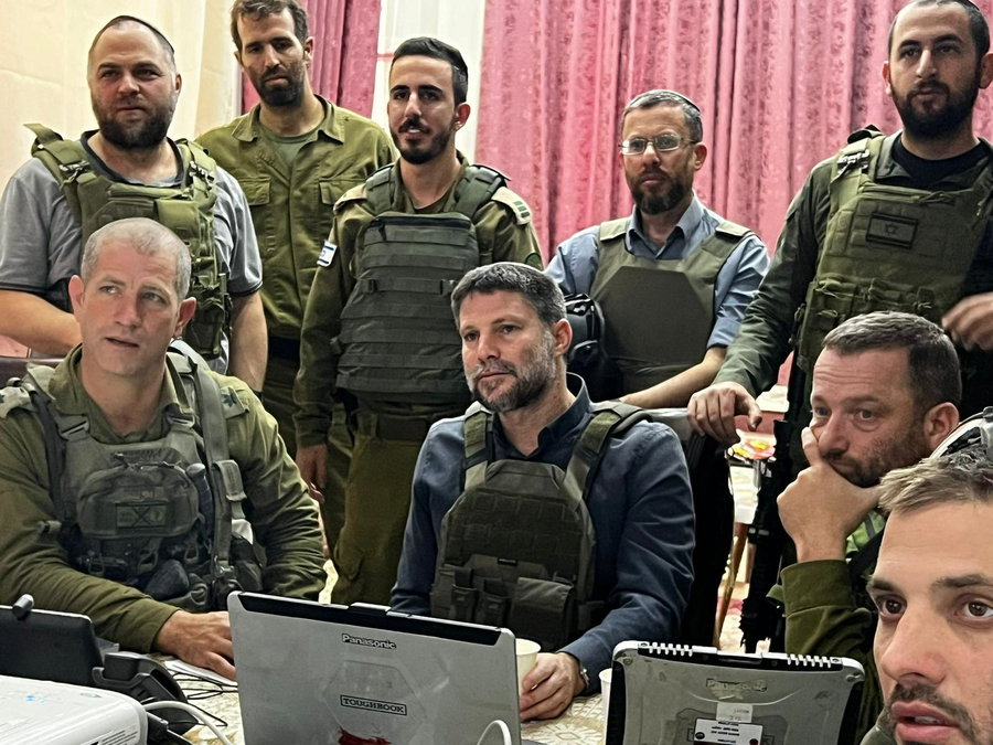 השר סמוטריץ' עם אנשי המילואים בעזה