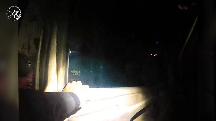 תיעוד ממצלמות הגוף של השוטרים בעת החיפוש