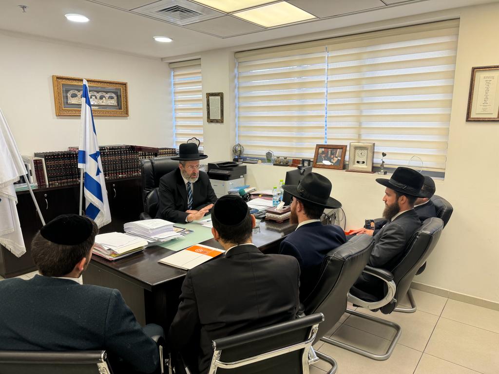 משלחת אגף הלכה באיחוד הצלה קיבלו את ברכת הרב לאו