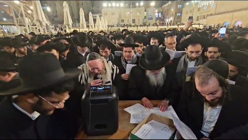 התפילות אמש בכותל המערבי