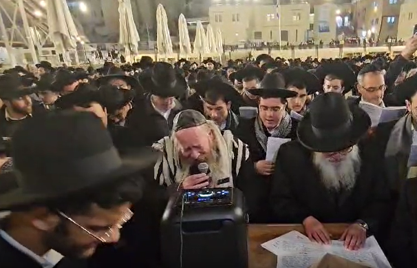 התפילות אמש בכותל המערבי