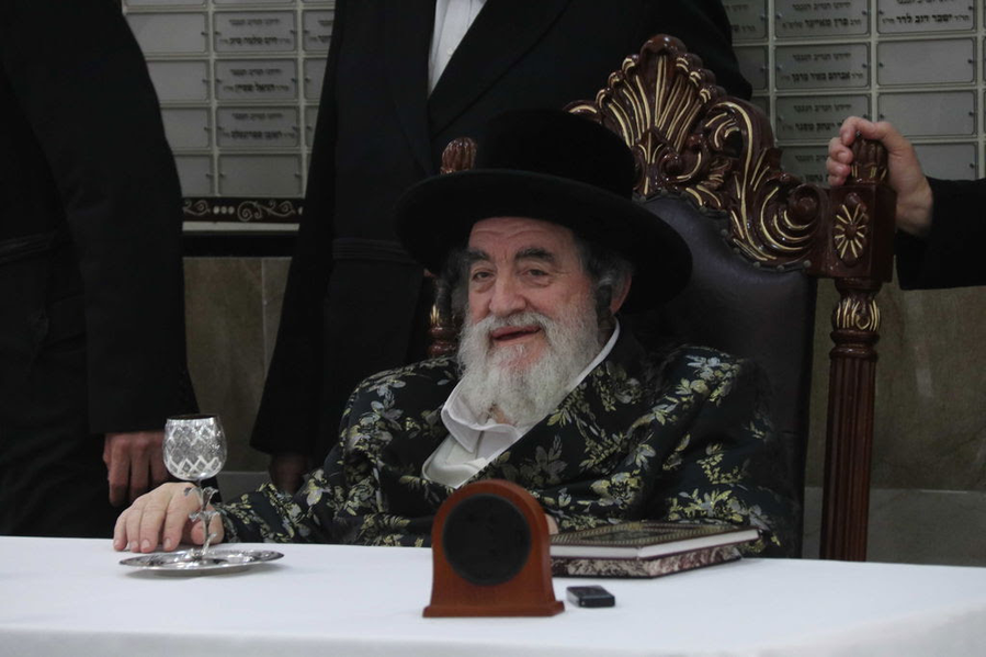 דריכות חסרת תקדים בויז'ניץ: הלילה הרבי ימסור הודעה לחסידים