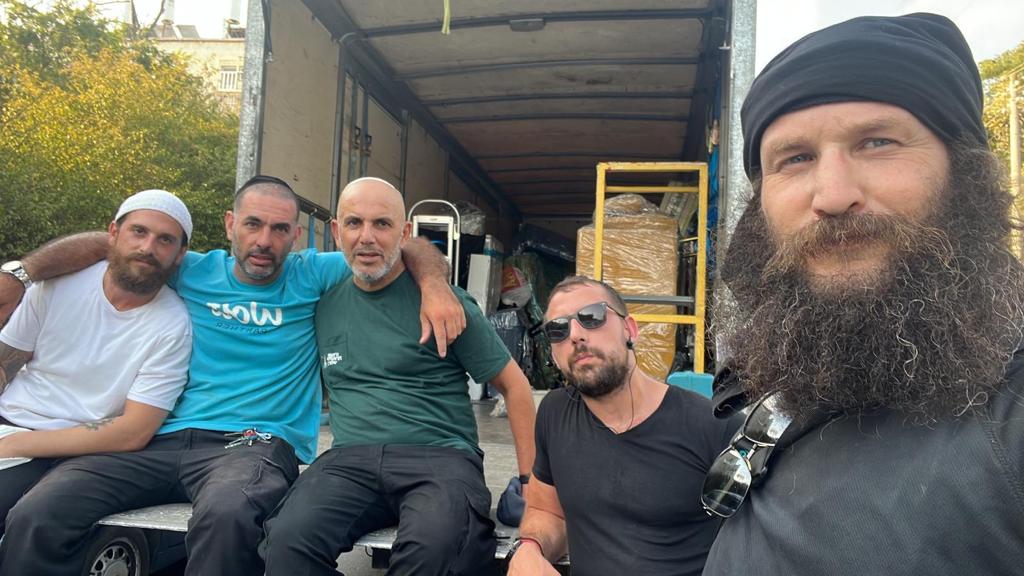 נתינה מאחדת | אסף והחברים בנתינה לזולת