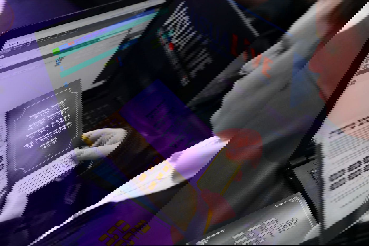 מגבית הענק למען המפונים יצאה לדרך בדינר מיוחד