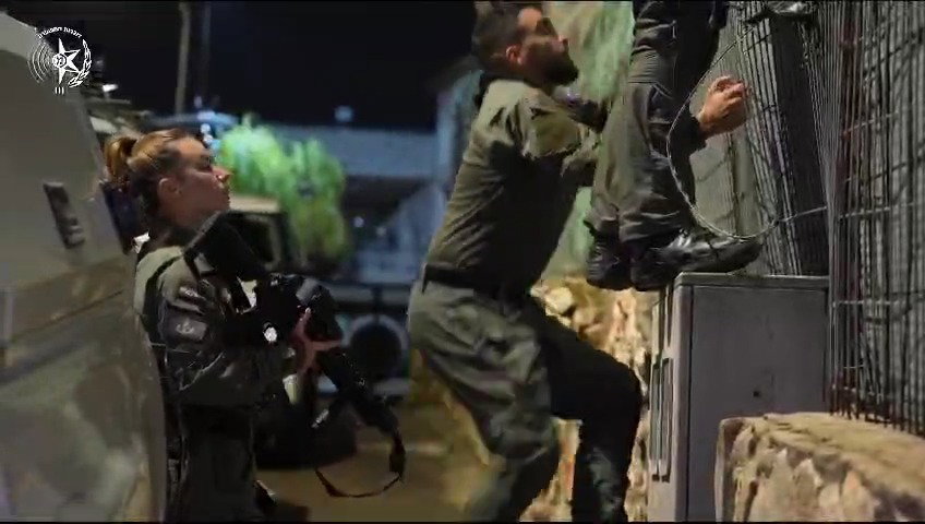 הפשיטה והמעצרים