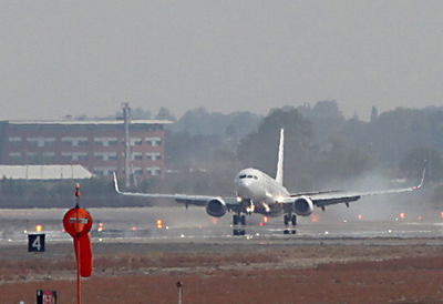 הורדו מהטיסה