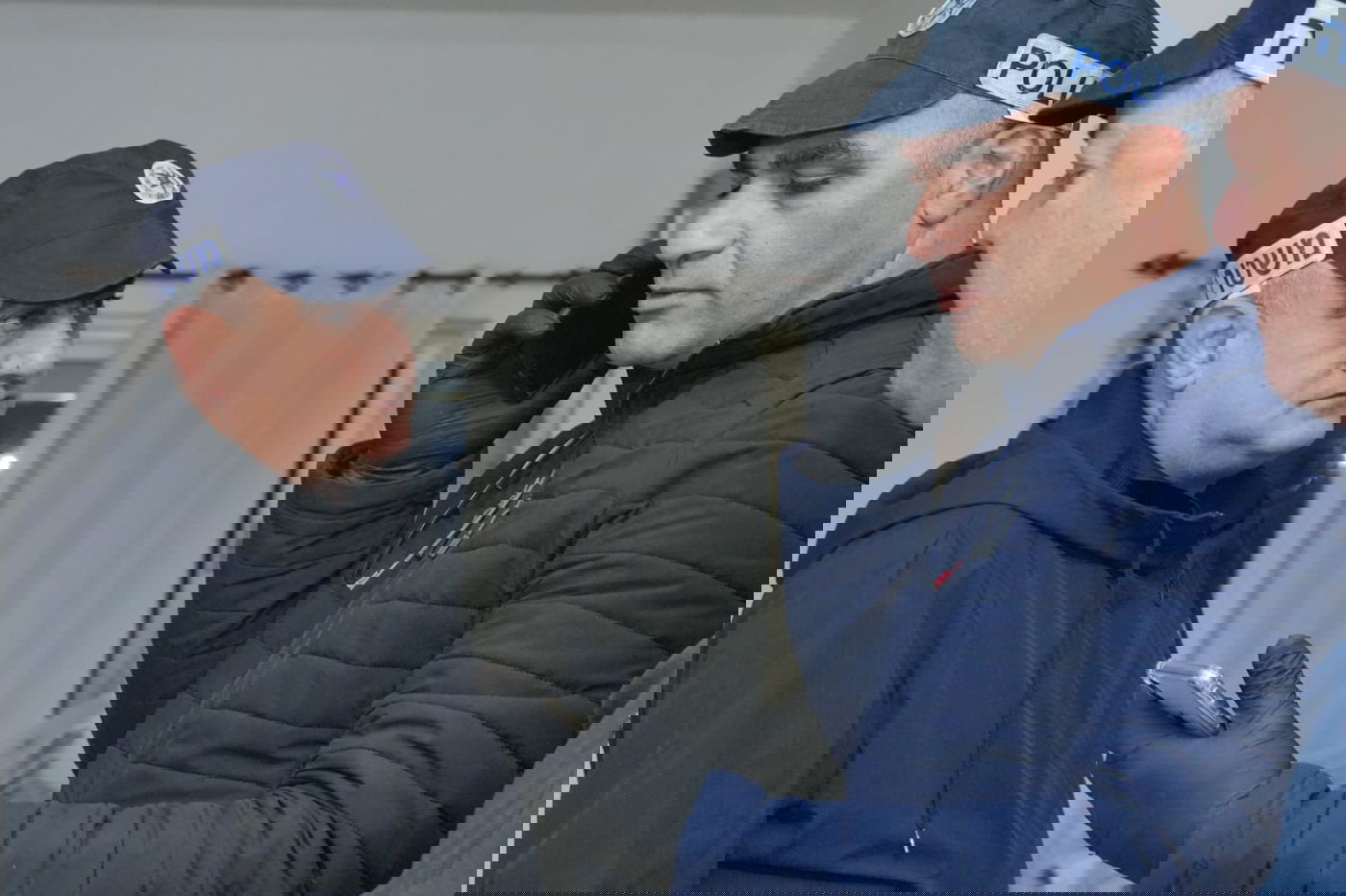 שני עצורים בחשד לסחיטה באיומים של בעל עסק | צפו בפשיטה