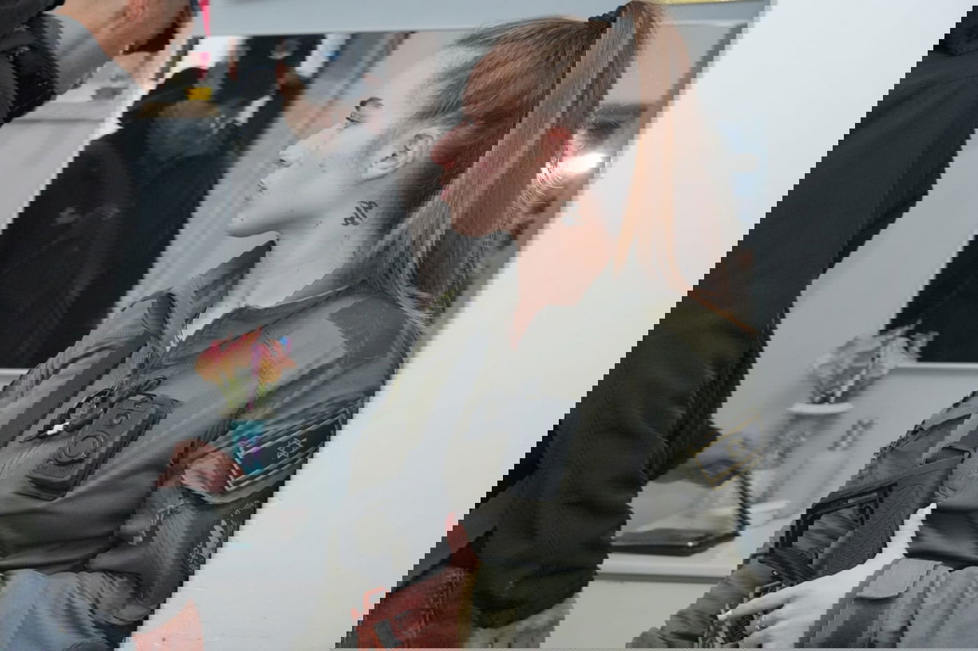 שני עצורים בחשד לסחיטה באיומים של בעל עסק | צפו בפשיטה