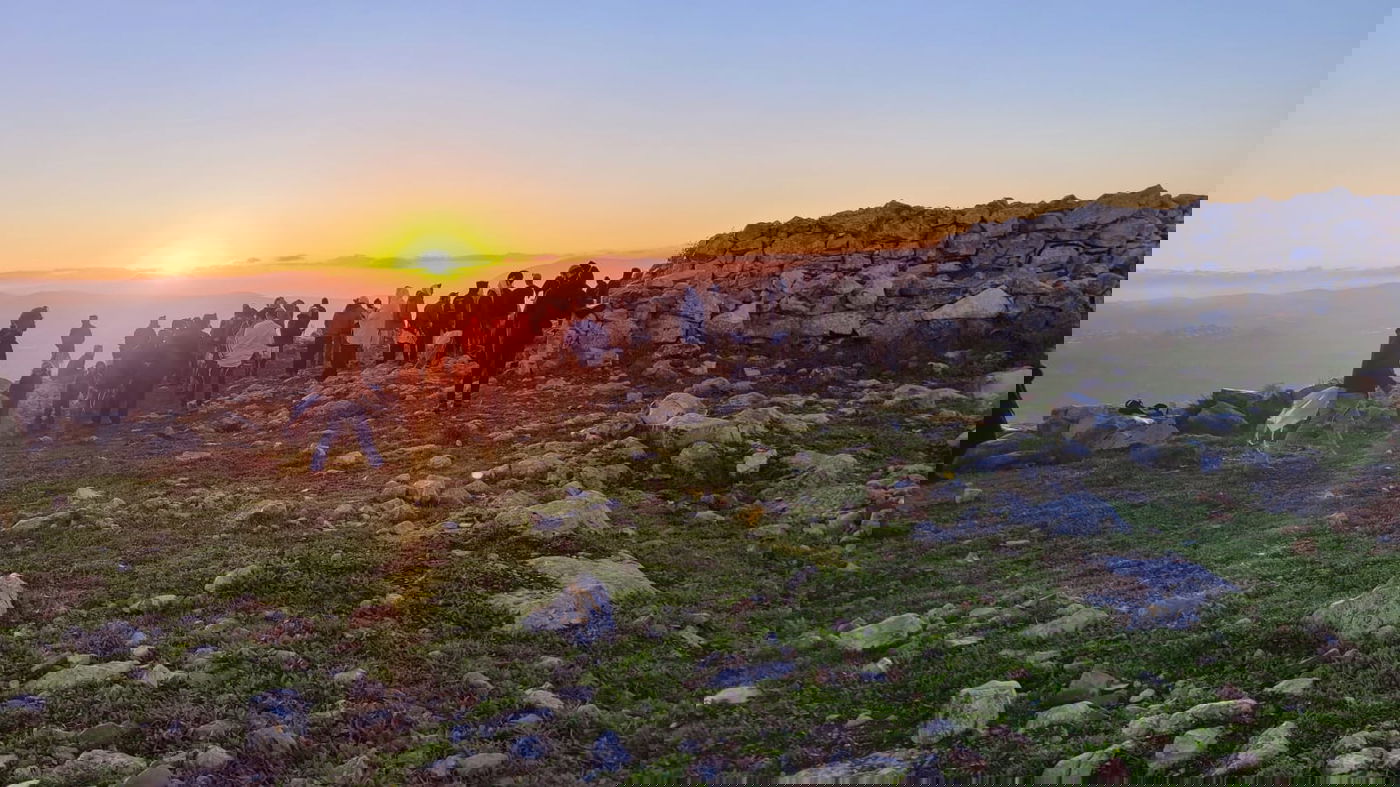 לאחר השחתת המזבח: עשרות הגיעו לתפילת ותיקין בהר עיבל