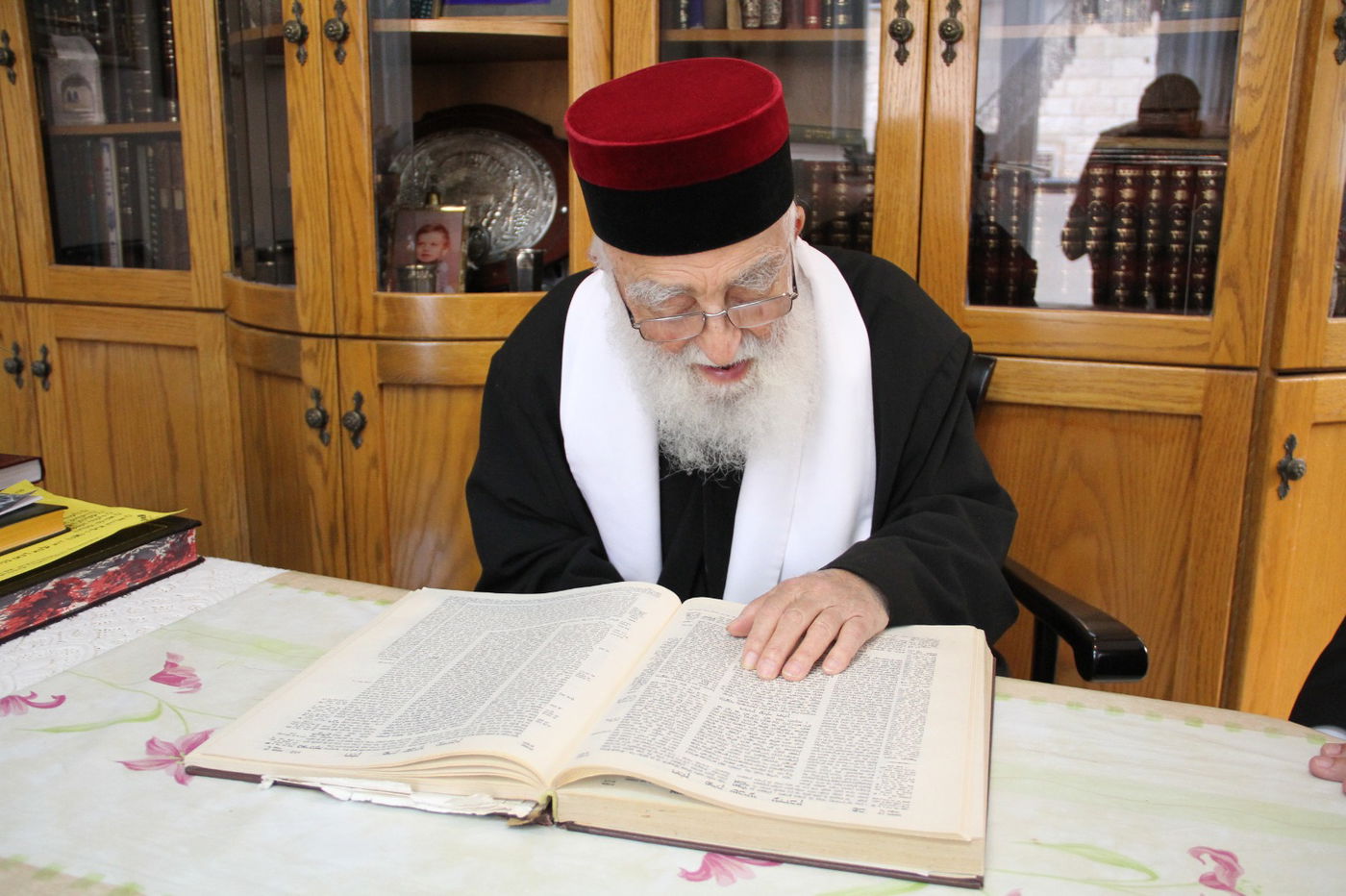 הגאון הרב מאמאן זצ"ל הוגה בתורה