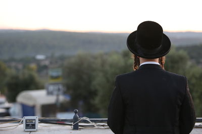 אברך משתף בקניית הדירה