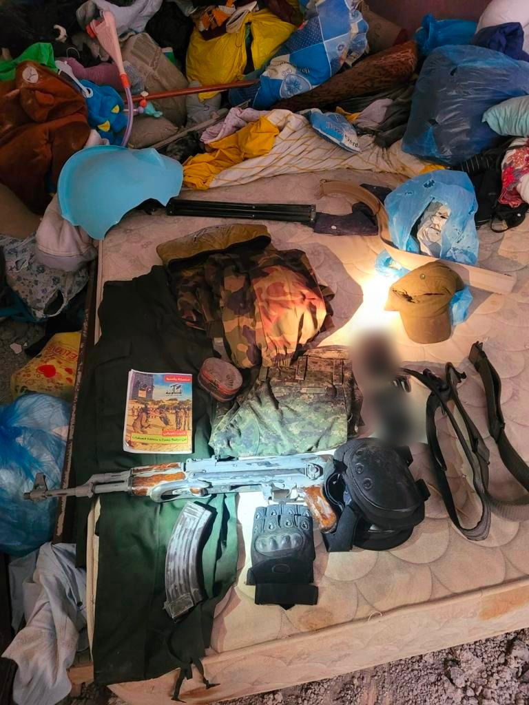 אמצעי לחימה, מודיעין ותעמולה שנמצאו במרחב ביתו של אחמד סמארה