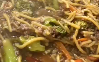 מוקפץ בשרי זריז עם ברוקולי בסיר אחד